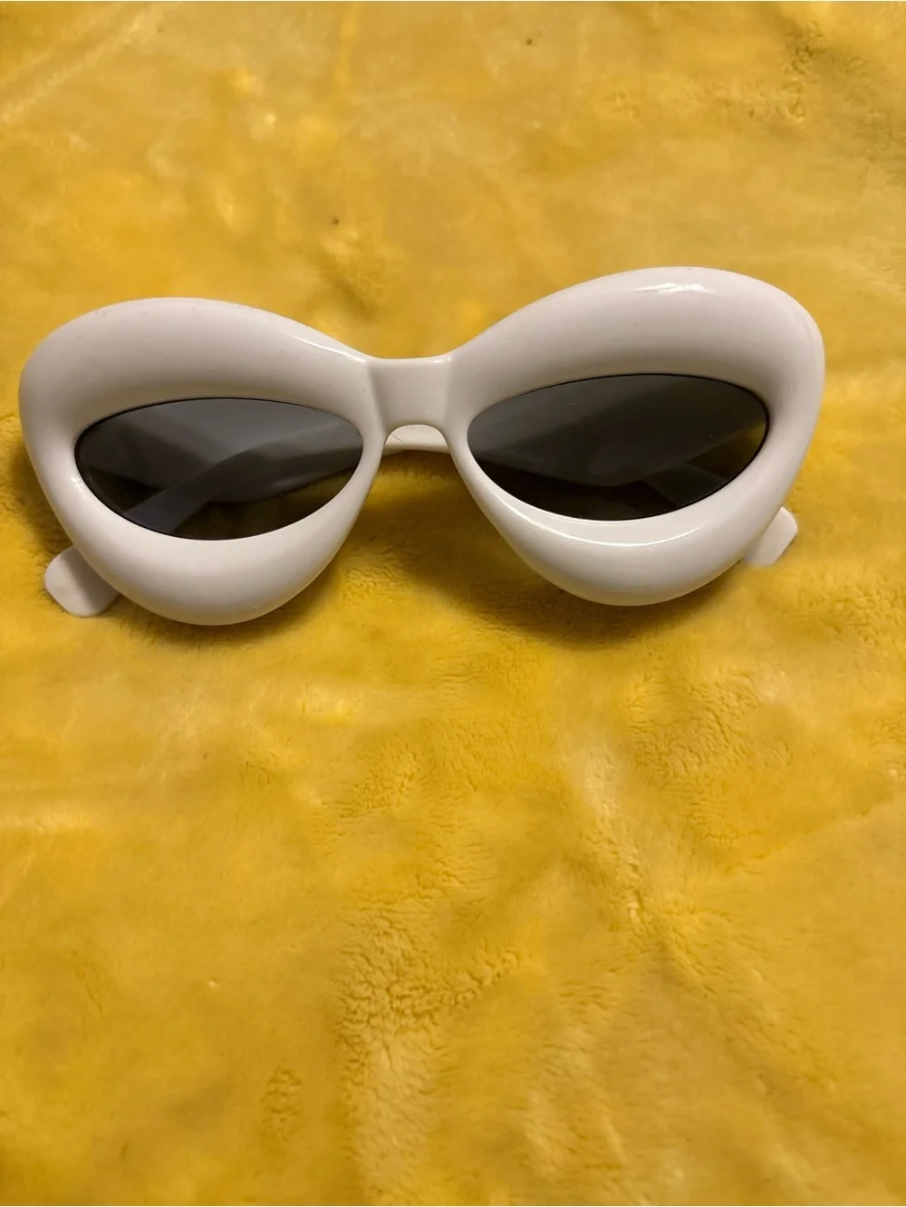 White Fashion Cat-Eye Sunglasses - Unbranded